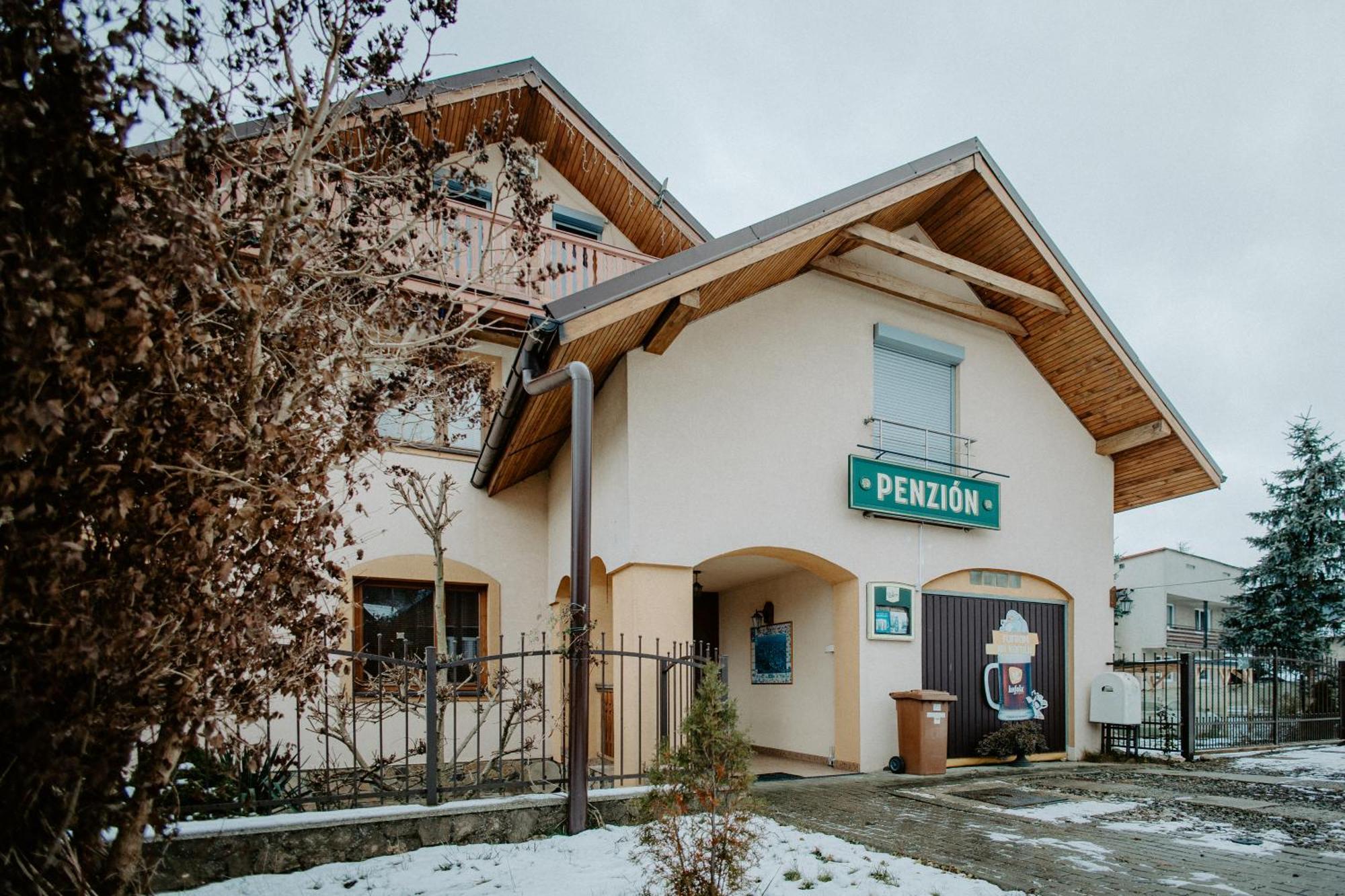 Hotel Penzion Gaboltov Exterior foto